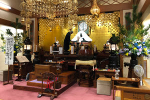 Rev. Ryosetsu Ikemoto now cleans the innermost chamber every morning instead of Rev. Nichikai Yamauchi