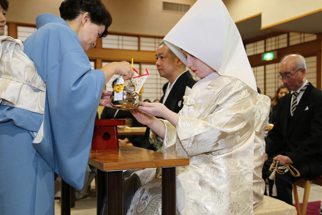 “San san kudo” – drinking sake from 3 cups, 3 sips from each.