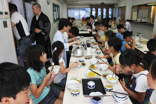 Kaki-Sankei—Intensive summer practice for parents and children